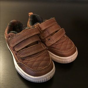 Toddler boys Oshkosh sneakers